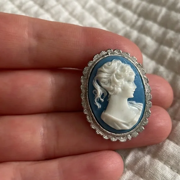 Brooch - Picture 3 of 3